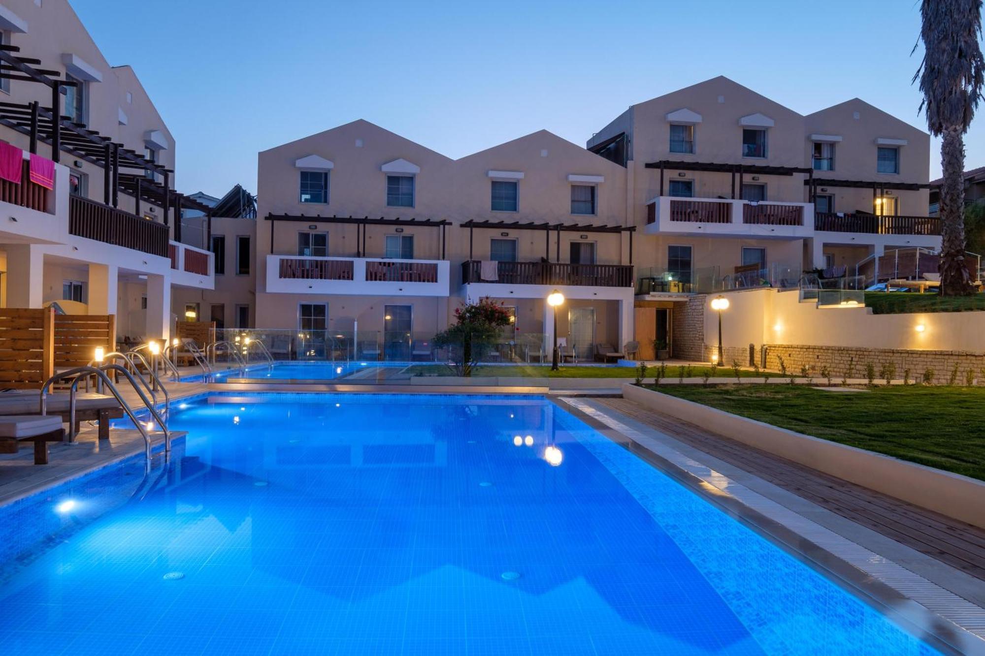 Hotel Akron Seascape 4*